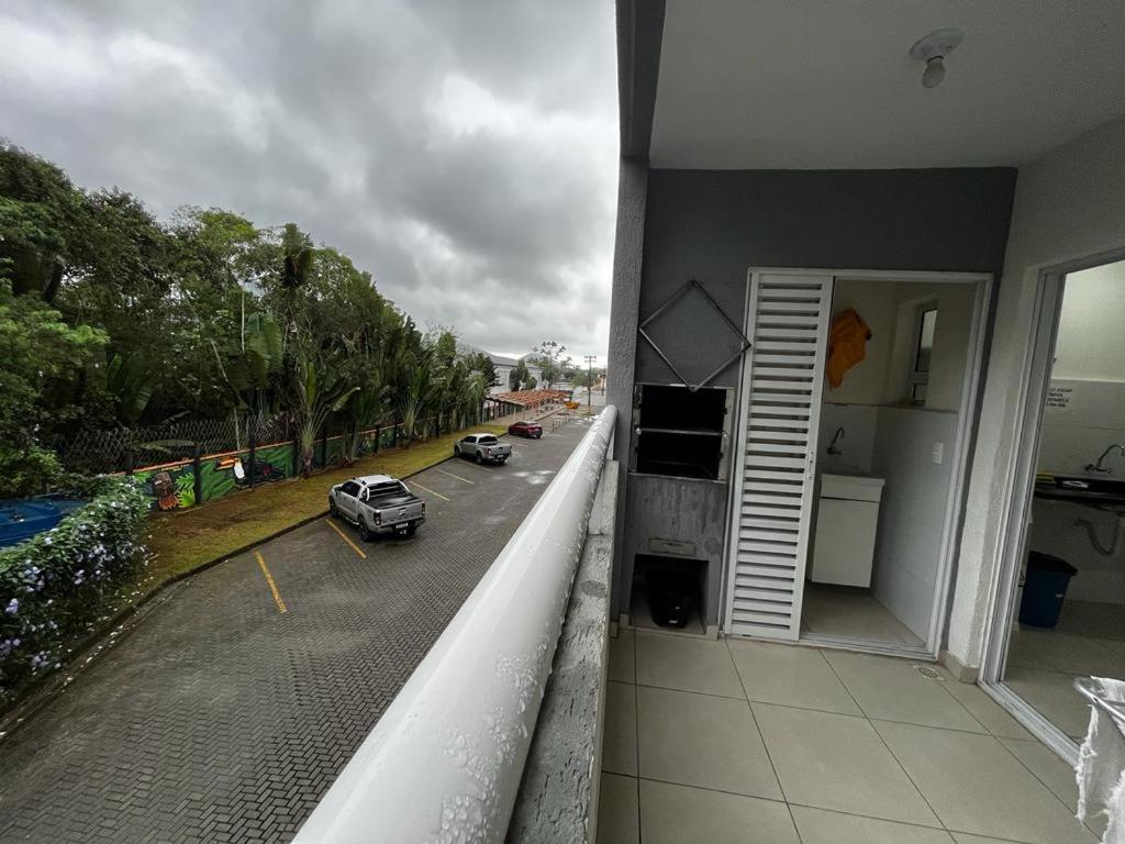 Apartamento Com Varanda Gourmet,Piscina Em Condominio Completo A 300M Da Praia