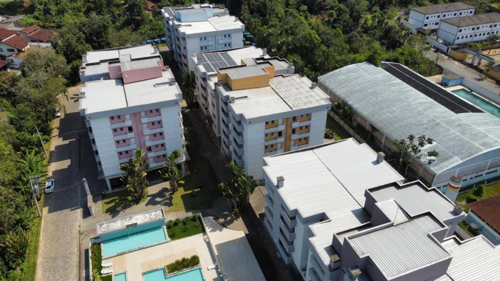 Apartamento Com Varanda Gourmet,Piscina Em Condominio Completo A 300M Da Praia Apartment